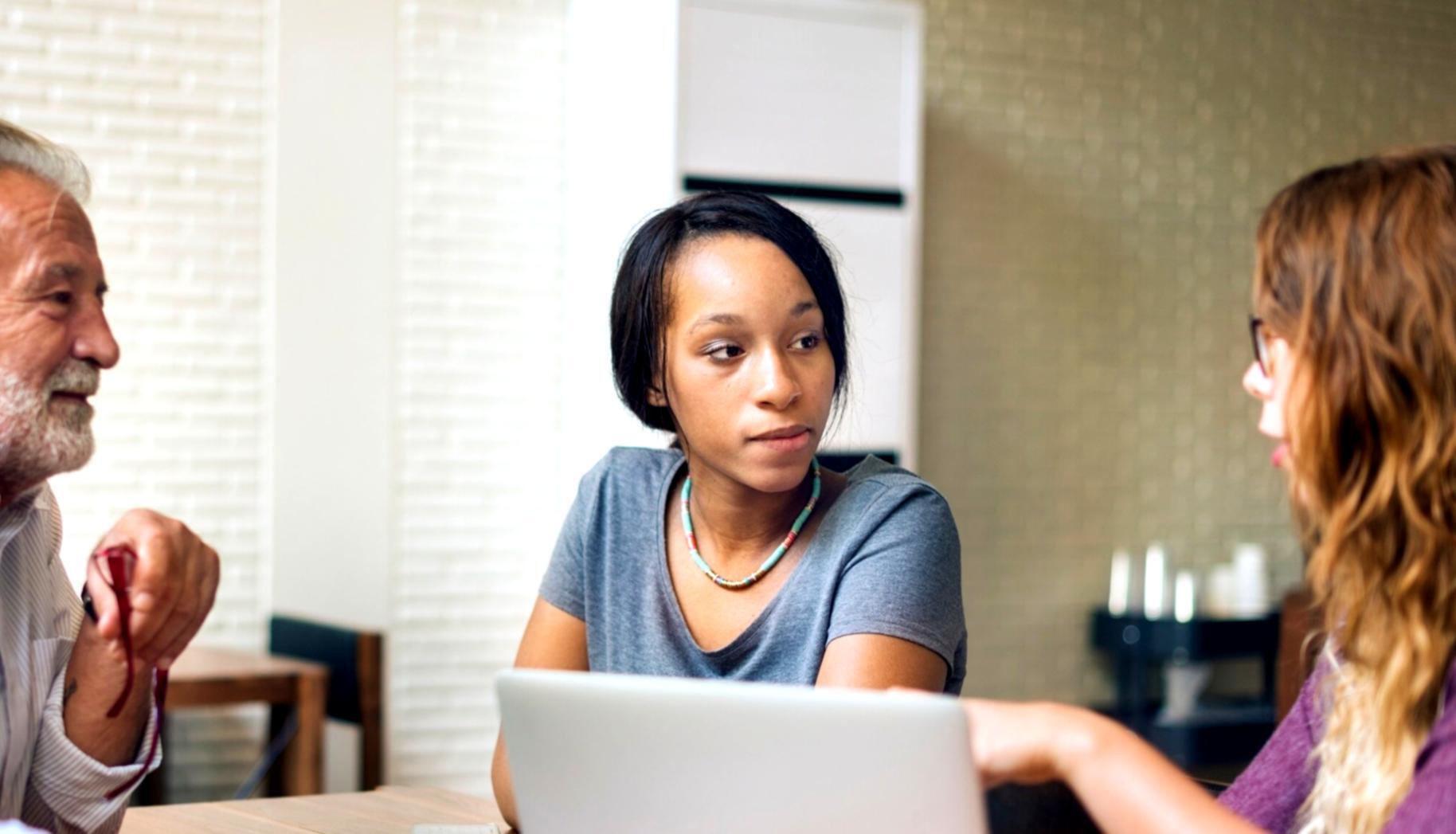 Financial data analysis and market indicators visualization